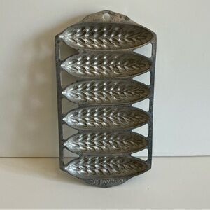 Rare Vintage Griswold Cast Aluminum Corn/Wheat Stick Pan No. 8027